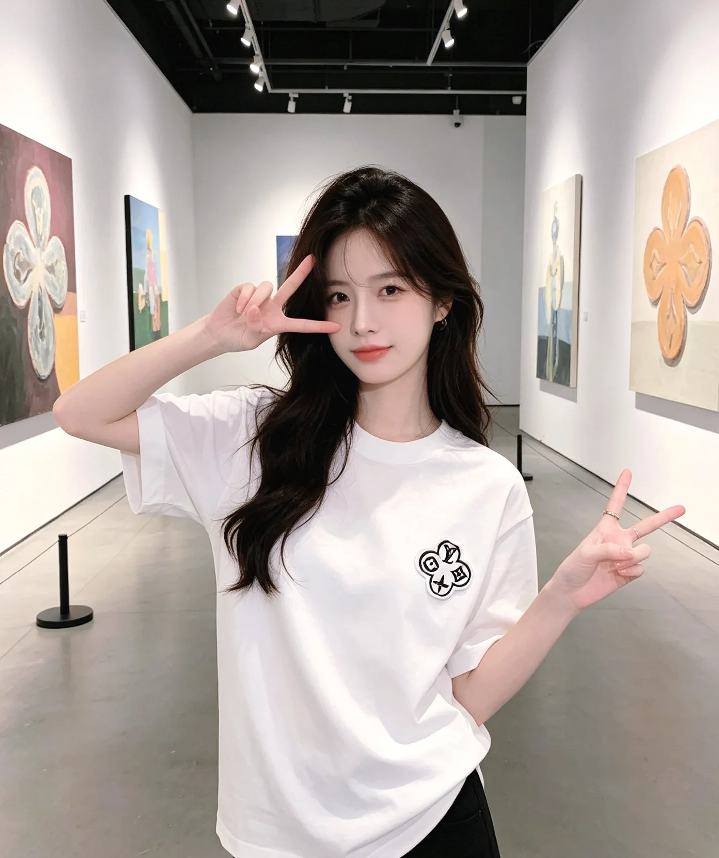 Louis Vuitton/Louis Vuitton three-flower large patch embroidered round neck short sleeves on the back